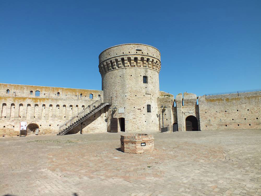 Interno della Fortezza di Acquaviva Picena